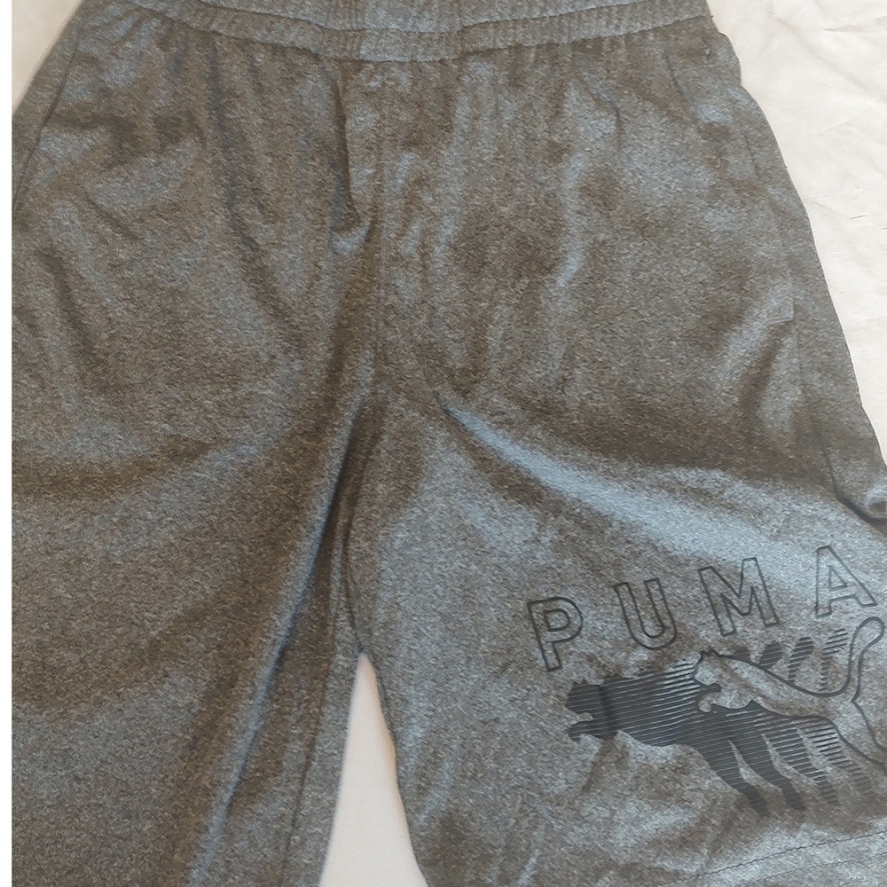 Puma Athletic Shorts Kids Size S‎ 8 Grey Excellent Heathered Graphic Logo